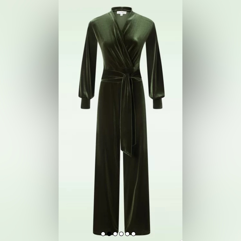 Very Cherry Emmylou Velvet Jumpsuit in Olive
Size XS